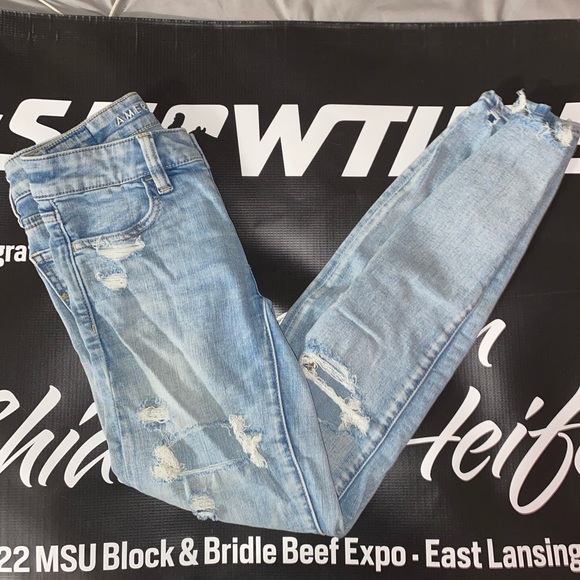 Light wash AE ripped skinny jeans - Picture 4 of 5